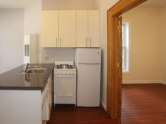 2nd image of 4703 N Winchester Ave APT 1F