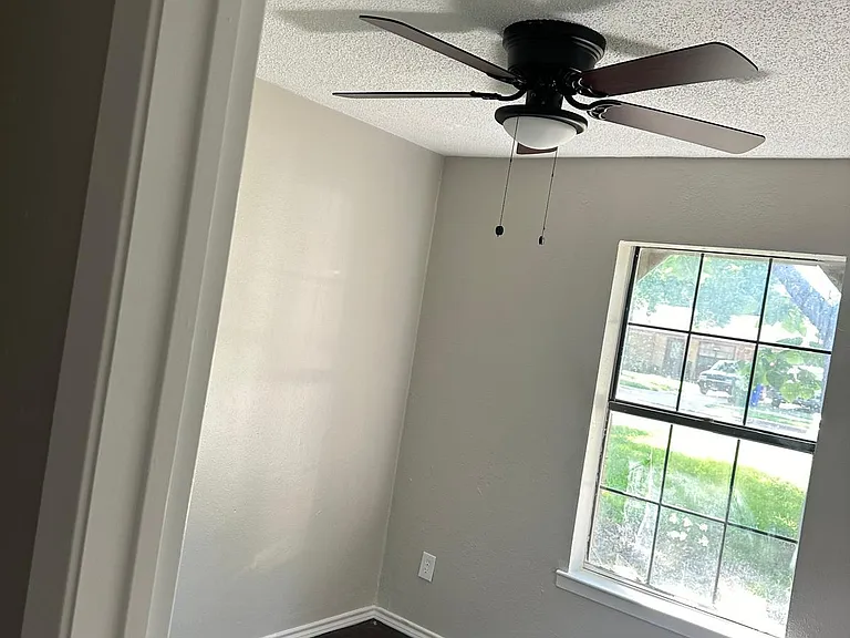 812 Quinette Dr — Photo 2