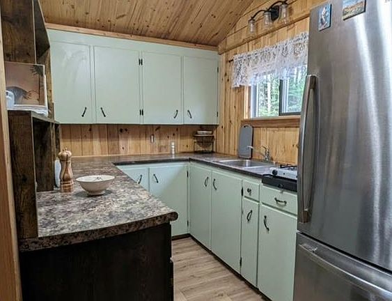 2nd image of 319 Chamberlain Settlement Rd