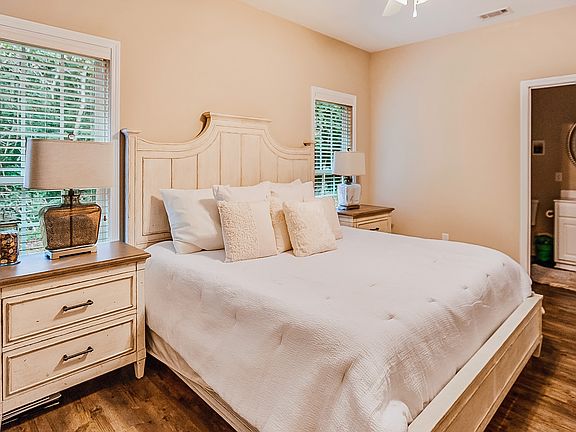3rd image of 41 Grove Cir