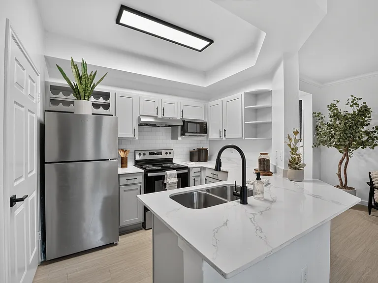Stetson Apartments — Photo 13