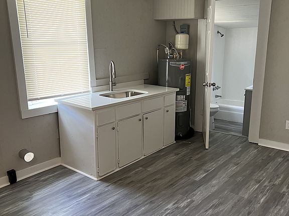 5th image of 107 Butler St