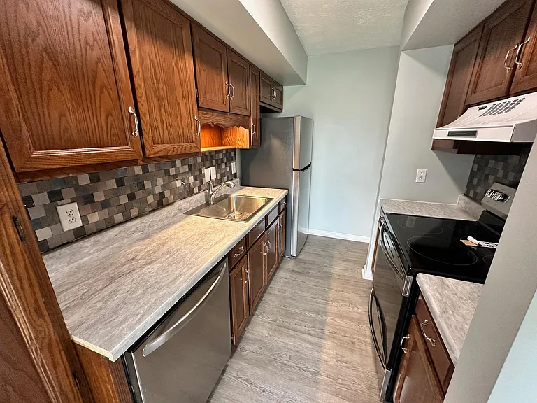 40 Greenbriar Dr #1A — Photo 13
