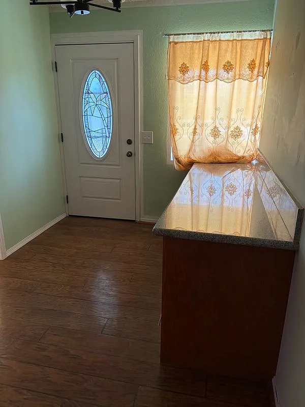 2 bed, 1.0 bath, 600 sqft, $1,800 — Photo 1