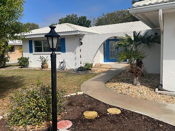 2nd image of 305 Matisse Cir E