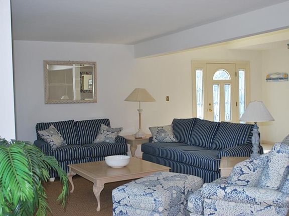3rd image of 108 Cedarwood St