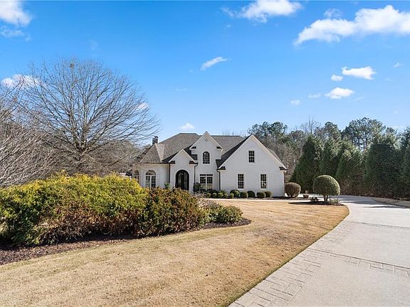 3rd image of 590 Arthur Rd