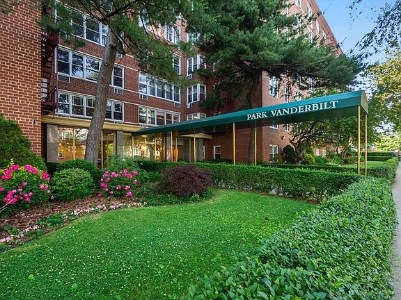 5th image of 651 Vanderbilt Ave #2M