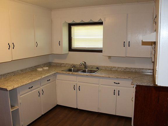 4th image of 952 White Ave