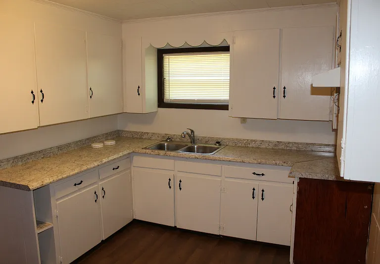 952 White Ave — Photo 4