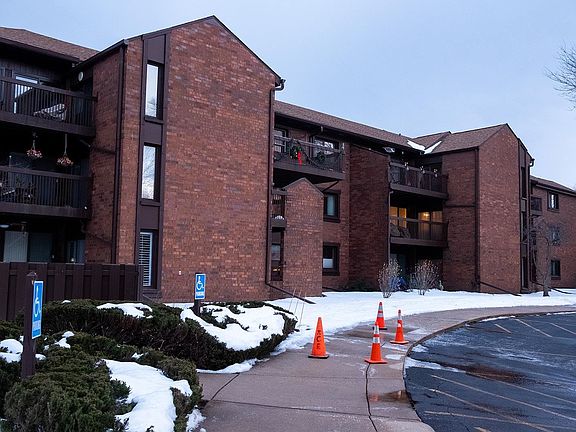 2nd image of 2929 Sunnyside Dr #141