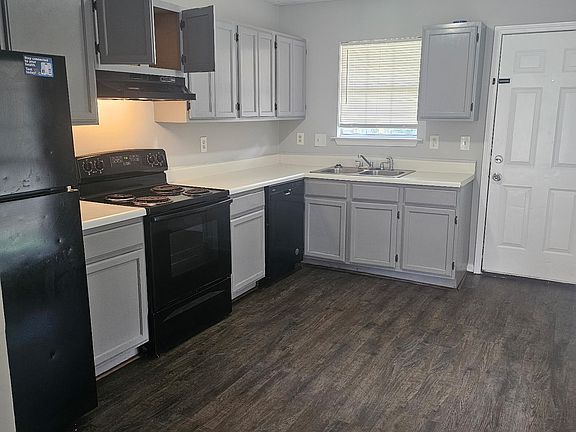 Fully equipped kitchen with additional unit entrance