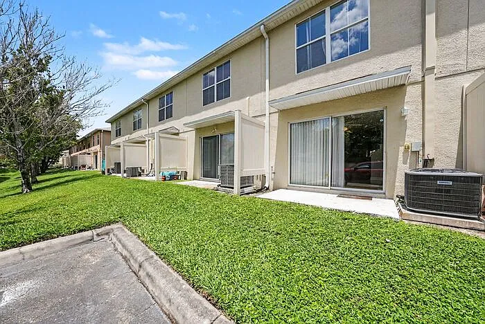8106 Silent Creek Dr — Photo 15