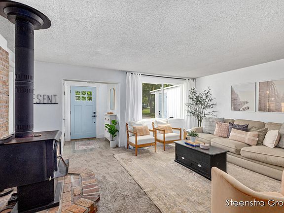 4th image of 15111 Lakeshore Dr