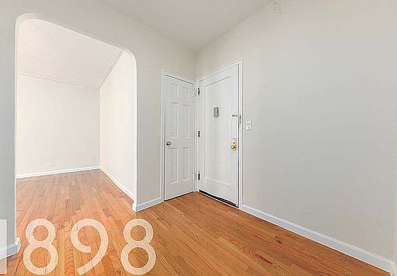 3rd image of 910 Sheridan Ave APT 1G