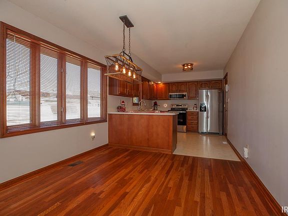 4th image of 1715 Dove Ln