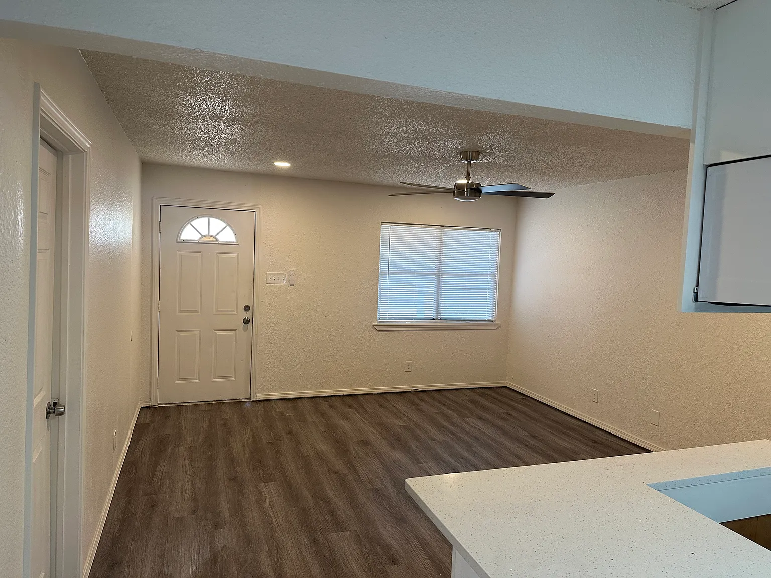 3 bed, 1260 sqft, $1,800 — Photo 4