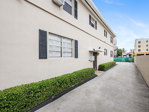 4th image of 825 SW 5th St APT 3
