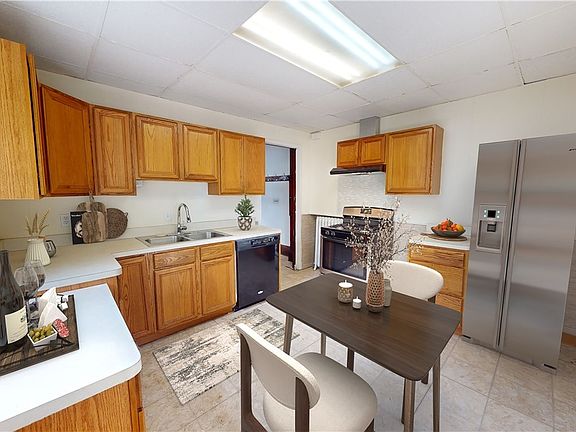 3rd image of 3122 Mapledale Ave