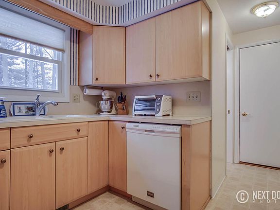 5th image of 1293 Clayton Ave