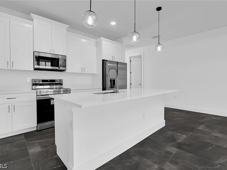 111 Harry Ave S #109 — Photo 20