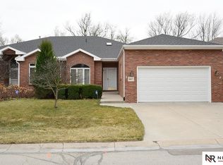 6617 Flint Ridge Rd, Lincoln, NE 68506
