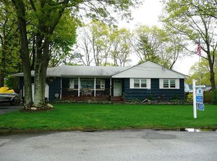 51 Oxbow Rd, Patchogue, NY 11772