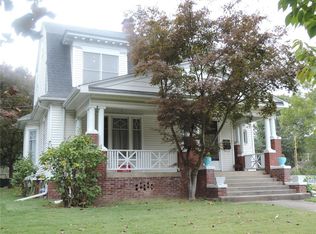 913 N State St, Litchfield, IL 62056