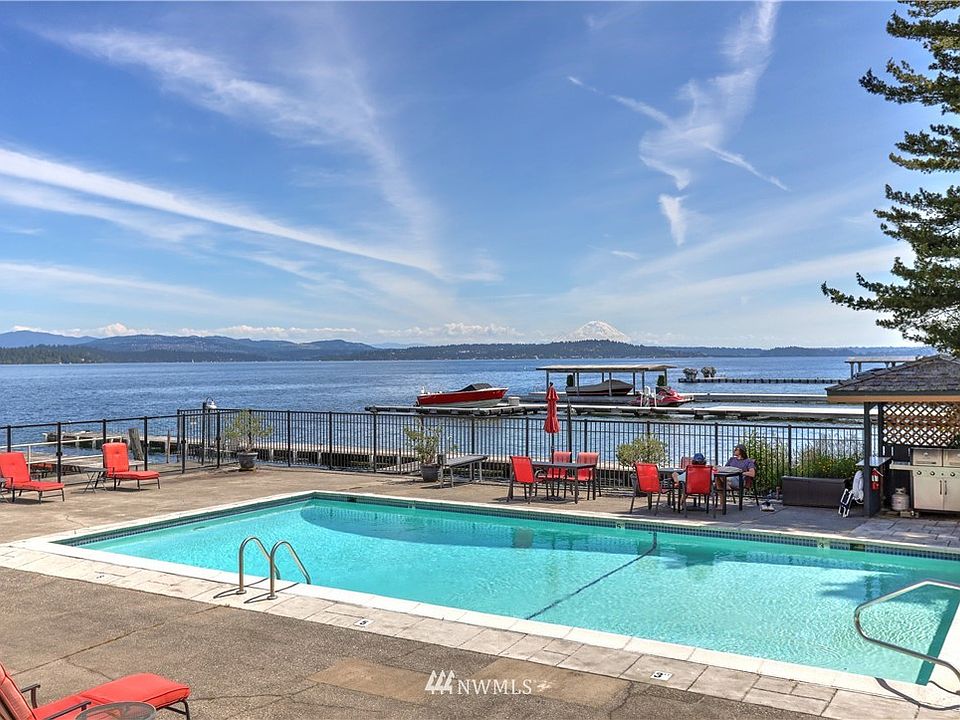 Come live as if you are on vacation every day. Poolside provides a stunning setting to laze away a weekend afternoon. Chaises and additional seating, dining tables, and gas barbecues are available to residents. There's even poolside bathrooms for guests!