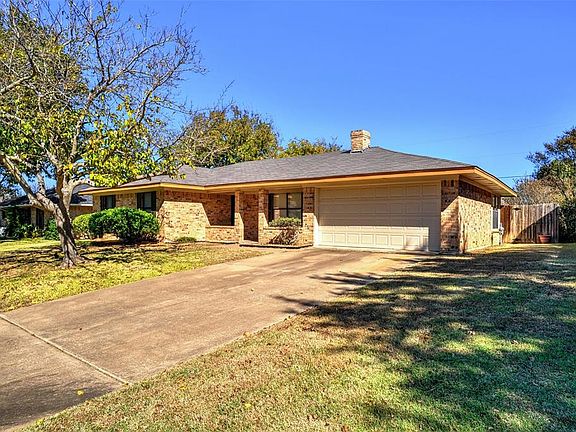 5th image of 2109 Oak Creek Dr