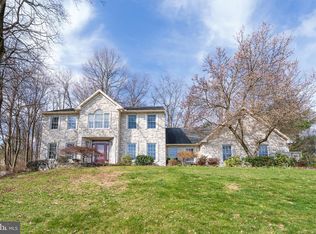 14 Forest View Dr, Wernersville, PA 19565