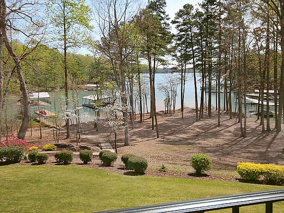 YEAR ROUND LAKE VIEW