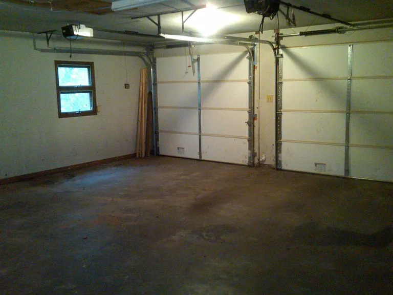 4852 Rosewell Dr — Photo 2