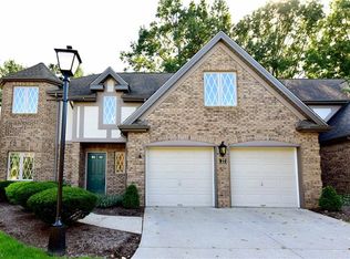 27 Aberdeen Ct, Rocky River, OH 44116