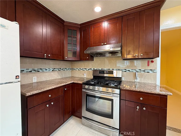 1127 S Nantes Ave — Photo 9