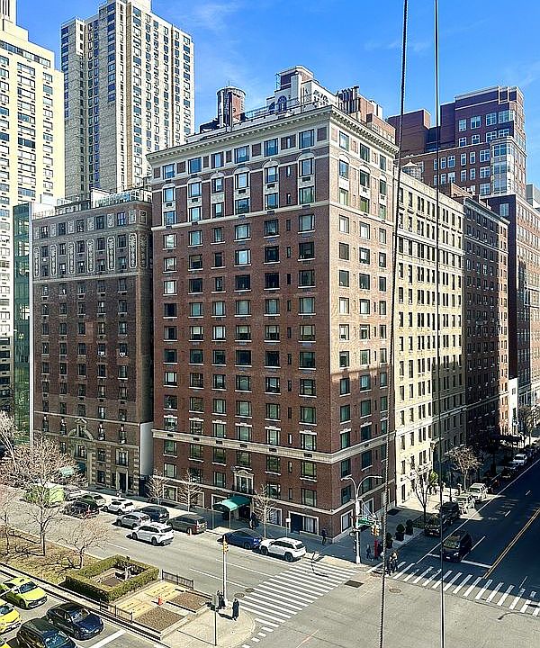 2nd image of 1036 Park Ave APT 9D