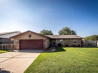 7801 NW Morrocco Dr, Lawton, OK 73505