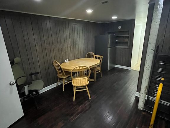 2nd image of 6221 N Fairfield Ave #0