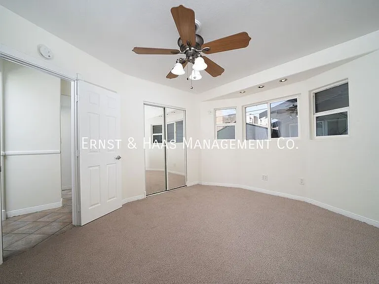 1635 E Erie St — Photo 11