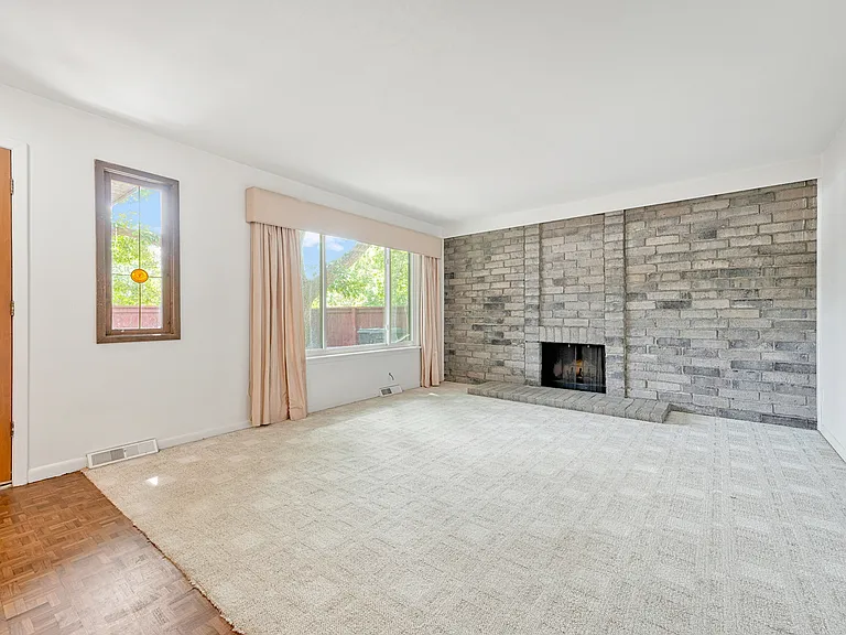 1181 S Yosemite Way — Photo 7