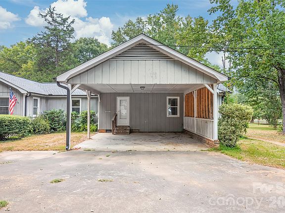 3rd image of 1011 Robin Ln