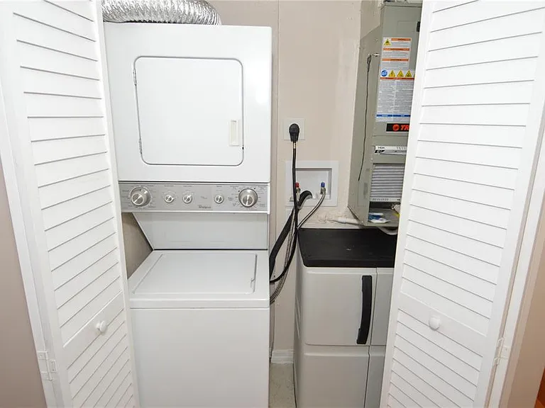 213 Seahorse Dr SE #B — Photo 22
