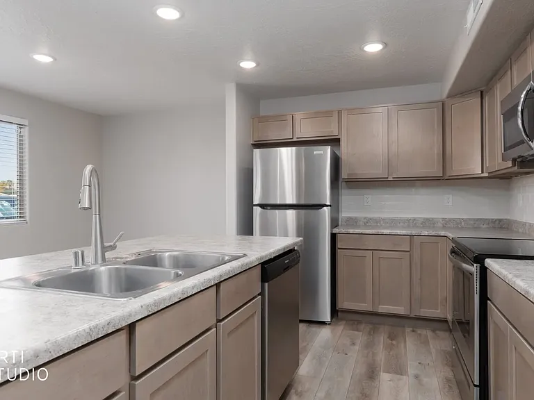 130 E First North St #200 — Photo 5