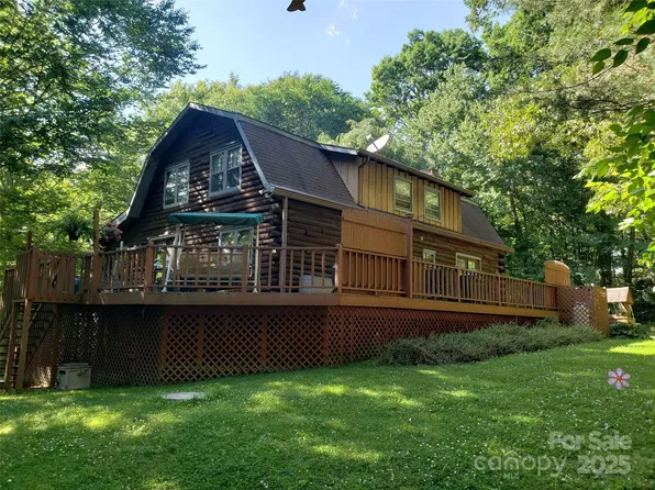 30 Log Cabin Trl, Horse Shoe, NC 28742
