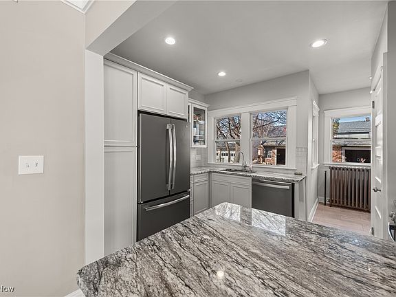 2nd image of 3245 Washington Blvd