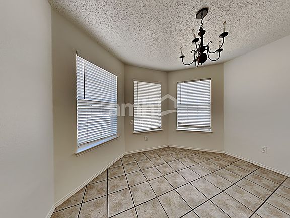 5th image of 816 Meadowlark Dr