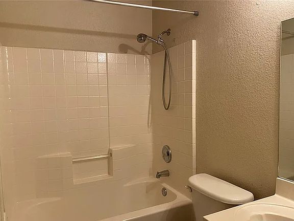 5th image of 3703 Thunder Creek Dr