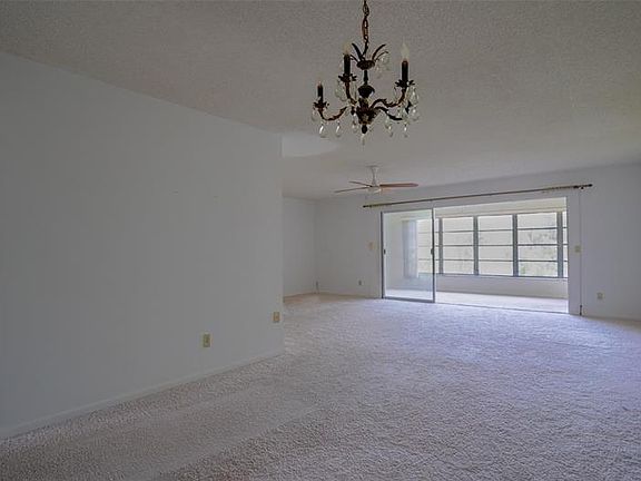 4th image of 200 El Camino Dr APT 406