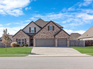 767 Via Perona Rd, Springdale, AR 72762