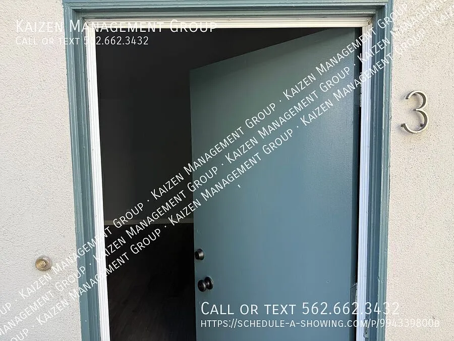 Building Photo - 1862 Pine Ave #3
